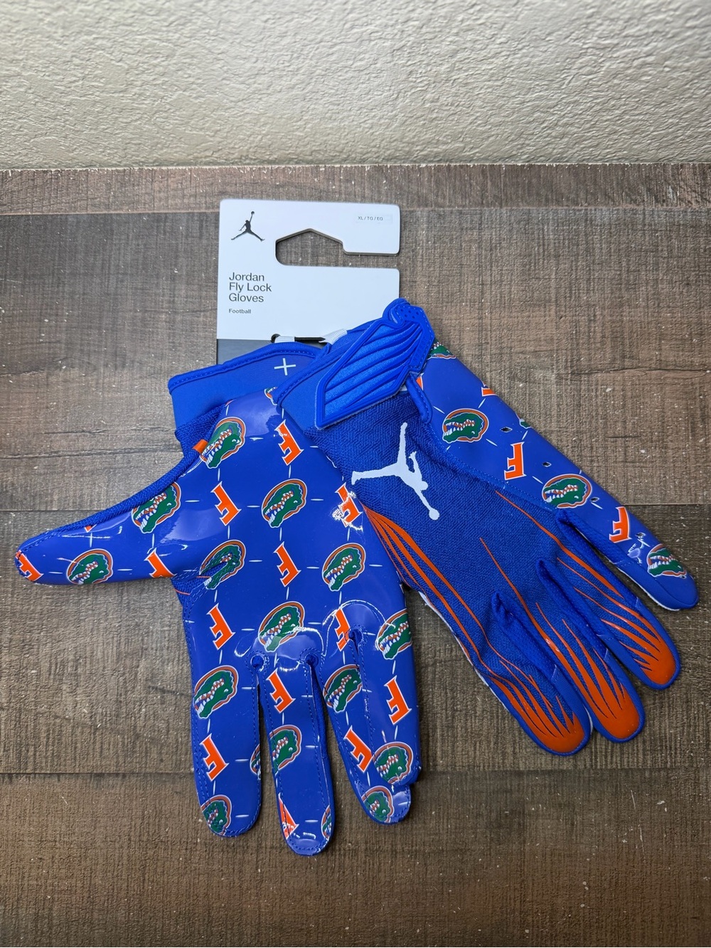 Jordan Fly Lock “Florida Gators” PE Team Issued Gloves.
- Size XL Men.